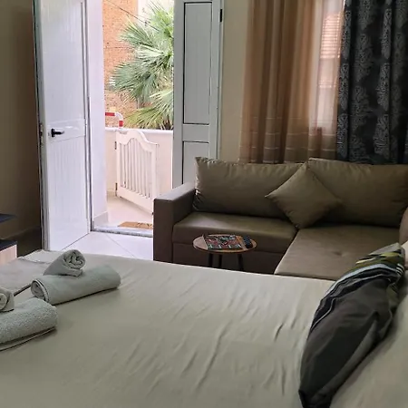 Rei's In The Center Apartment *